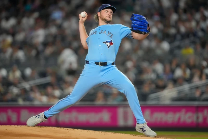 Trey Yesavage, de los Azulejos, lanza en el encuentro del 20 de mayo de 2026 ante los Yankees.
