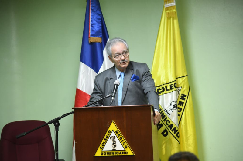Ernesto Díaz Álvarez, editor del “Manual básico de terapia intensiva cardiovascular”.
