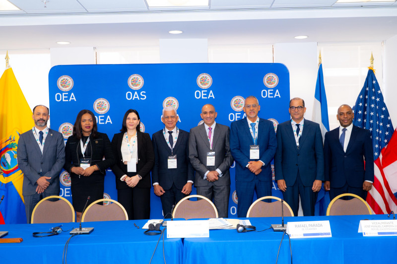 Ricardo de los Santos encabezó la comisión que participó en el Encuentro de la Red Internacional de Legislación sobre Drogas, junto al titular de la DNCD, José M. Cabrera Ulloa, del CND, Alejandro Abreu, y el diputado Robinson Santo