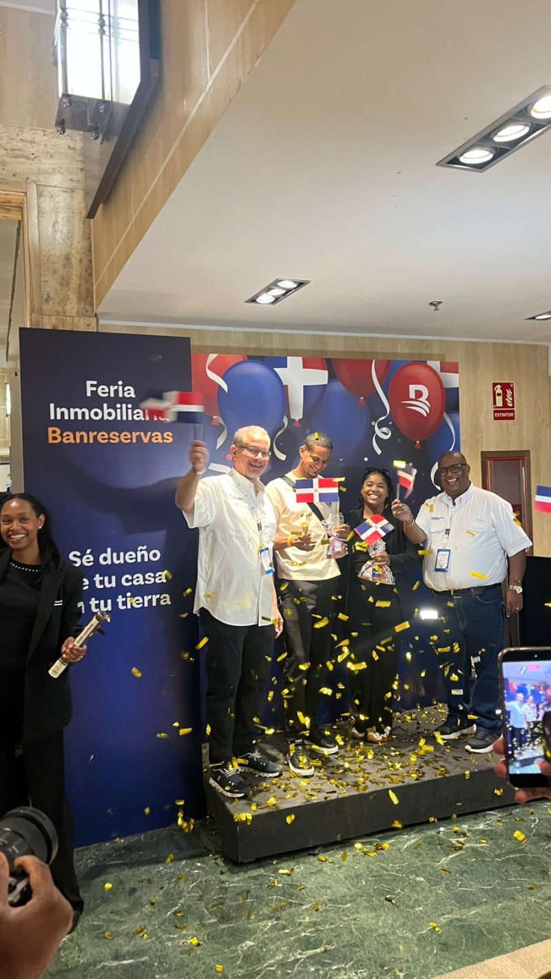 Más de 6,000 criollos participan en la segunda feria inmobiliaria del Banco de Reservas con el objetivo de adquirir una propiedad en la tierra que los vio nacer.