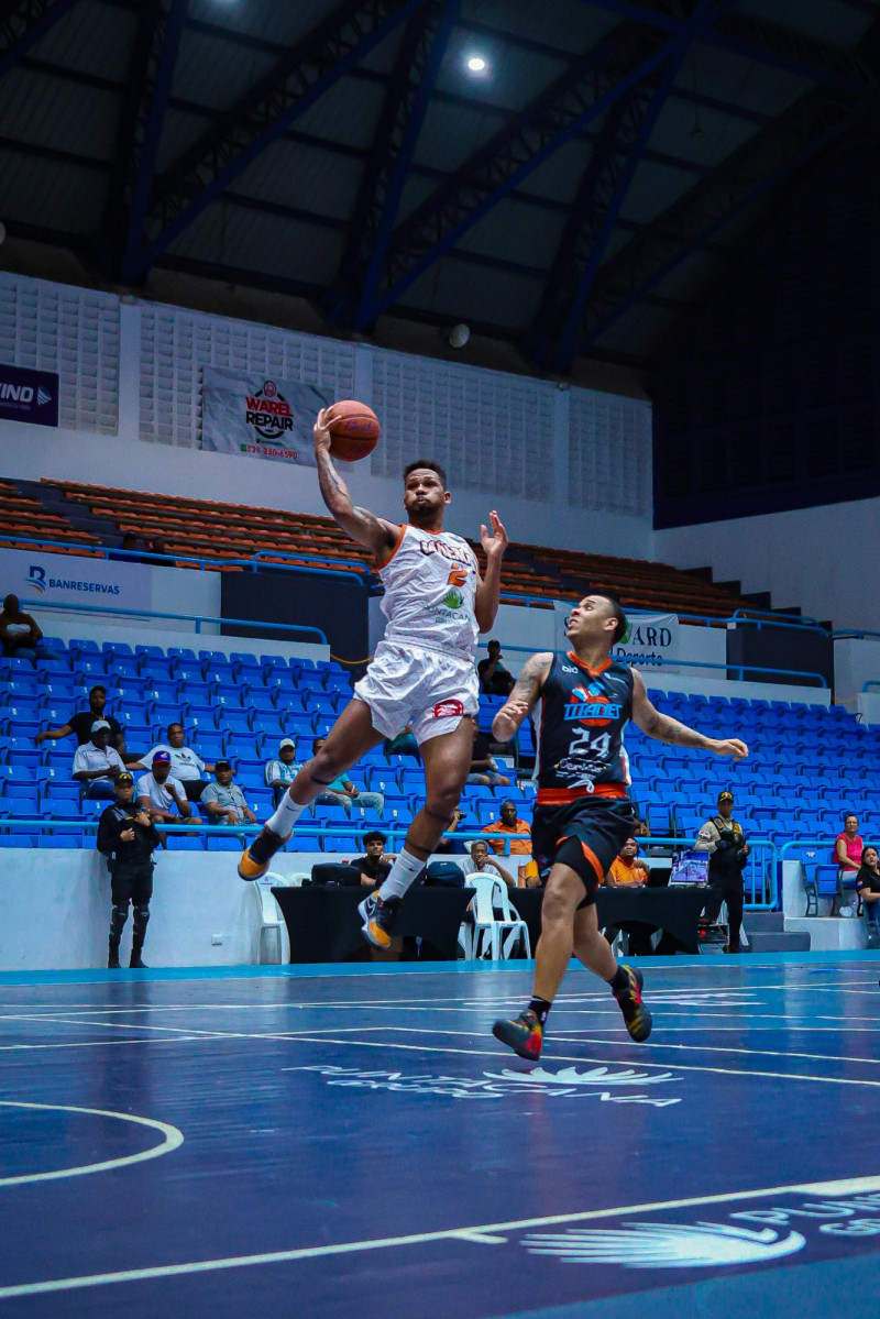 Yeison Colomé, con 34 puntos, fue el mejor a la ofensiva por los Cañeros frente a los Titanes en la LNB, el 22 de mayo de 2026.