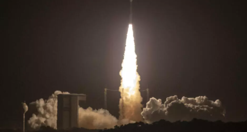 El lanzador europeo Vega-C, que transporta el satélite SMILE en su primer vuelo, despega desde el Centro Espacial de Guayana, en Kourou, el 19 de mayo de 2026