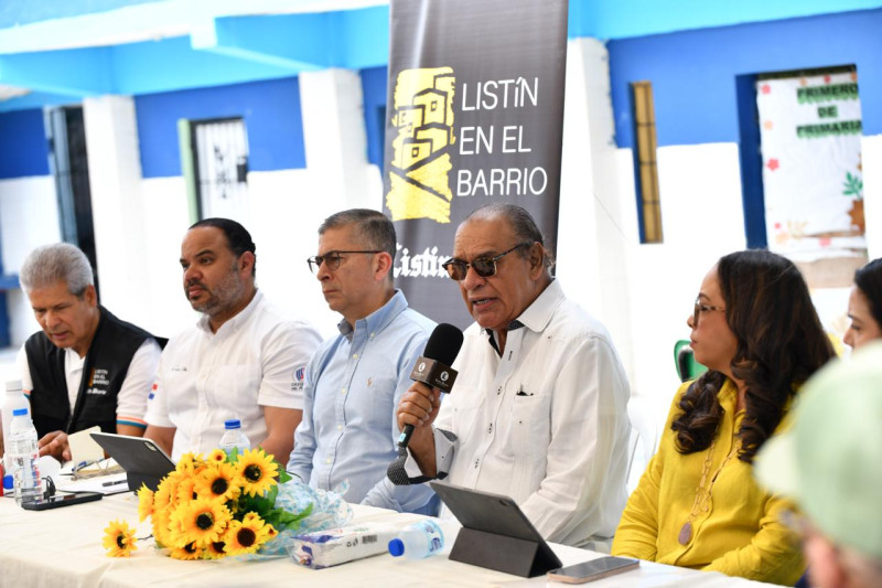Miguel Franjul, director de Listín Diario, se dirige a los presentes durante la apertura del primer diálogo para la convivencia barrial, una iniciativa de este medio dirigida a lograr una relación más armoniosa.