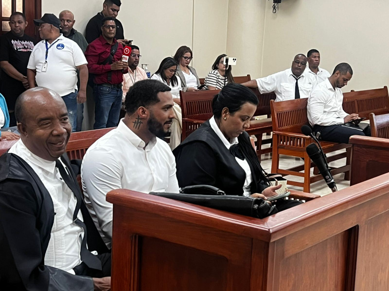El pelotero dominicano Wander Franco en la sala de audiencias este lunes 25 de mayo de 2026 en compañía de sus abogados