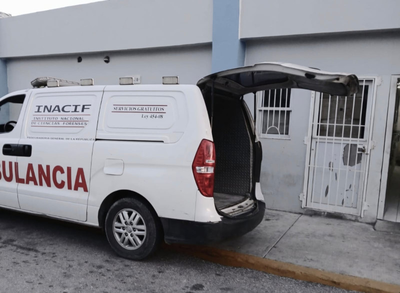 Vehículo del Instituto Nacional de Ciencias Forenses (Inacif), previo a recoger un cuerpo.