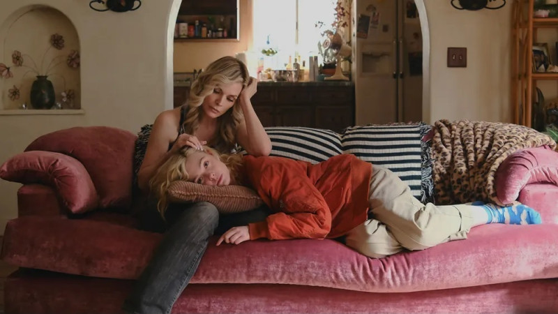 Michelle Pfeiffer y Elle Fanning en "Margo’s Got Money Troubles" ("Margot tiene problemas de dinero").
