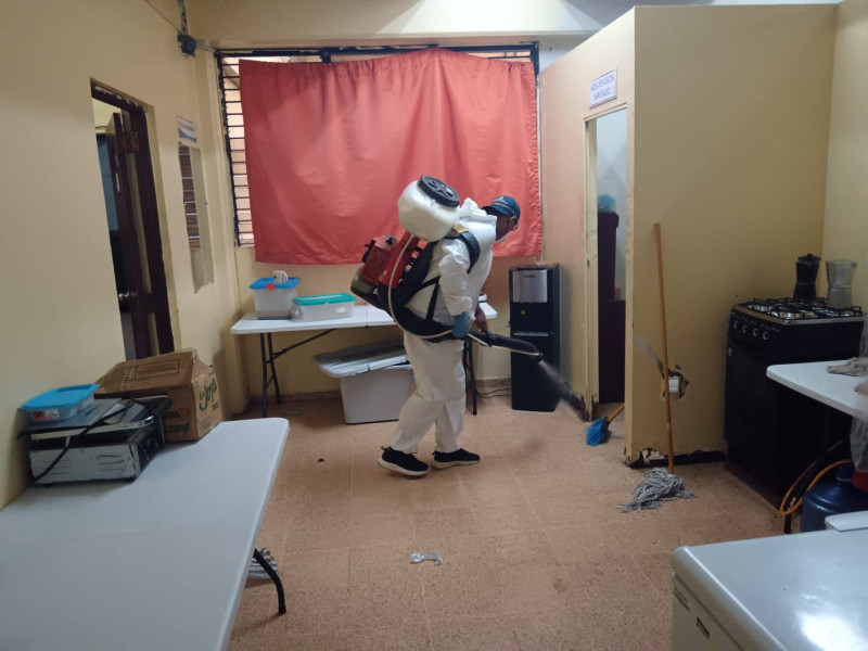 Autoridades reducen la soprepoblación de internos y fumigan "La Carcelita".