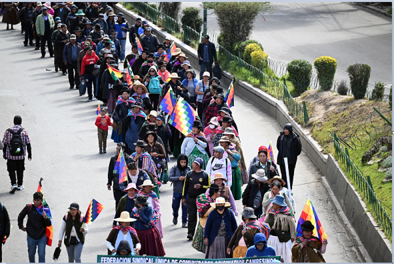 Mujeres protestan contra el gobierno del presidente Rodrigo Paz durante el Día de la Madre en La Paz, el 27 de mayo de 2026.
