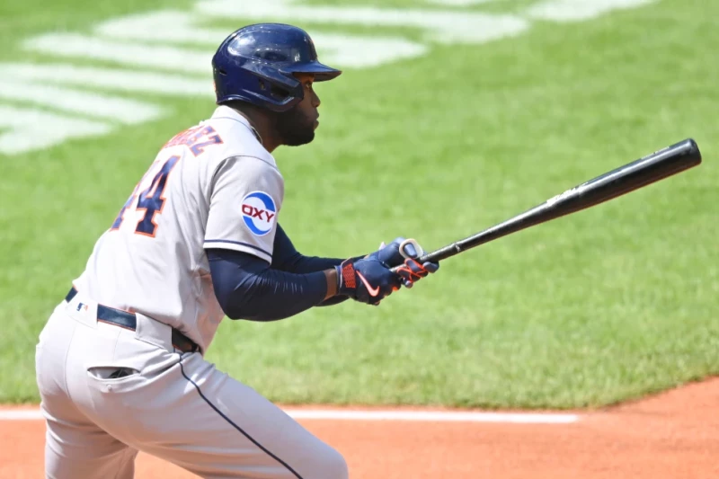 Yordan Álvarez, de los Astros de Houston, tuvo otro partido de dos cuadrangulares para alcanzar los 20 en la temporada de las Grandes Ligas.