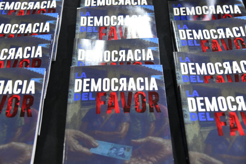 "Democracia del favor", del senador Antonio Taveras Guzmán, donde habla de comó debe ser la democracia.