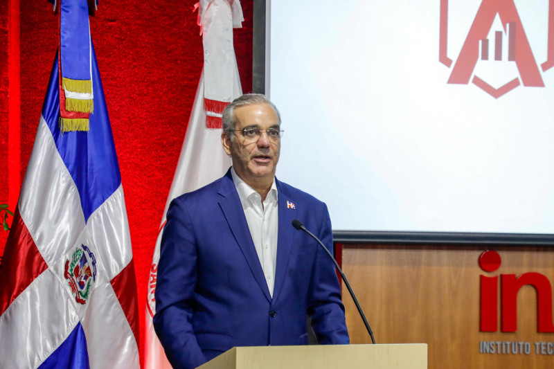 Abinader fue el orador invitado en el marco del lanzamiento del espacio "Aula Abierta de Economía" de Intec.