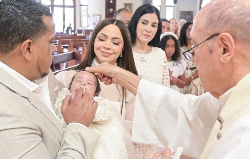 La Materialista cuando bautizó a su pequeña Emery.