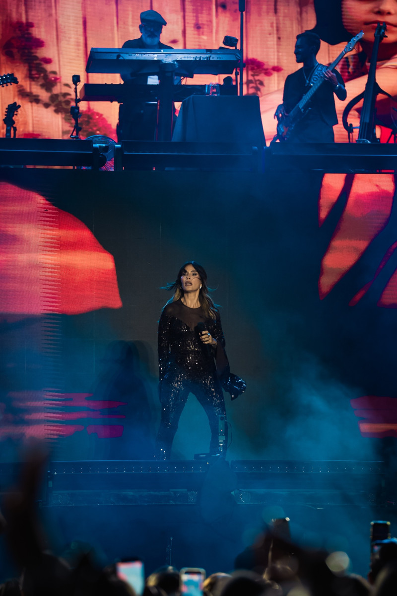 La cantautora puertorriqueña Kany García durante su presentación la noche del 30 de mayo 2026 en el Estadio Quisqueya de Santo Domingo.