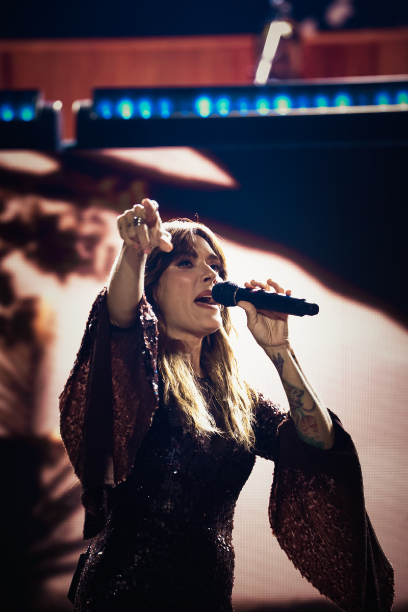 Kany García protagonizó un concierto cargado de sentimiento con más de 30 canciones, que siempre se hicieron acompañar de la emoción de la multitud.