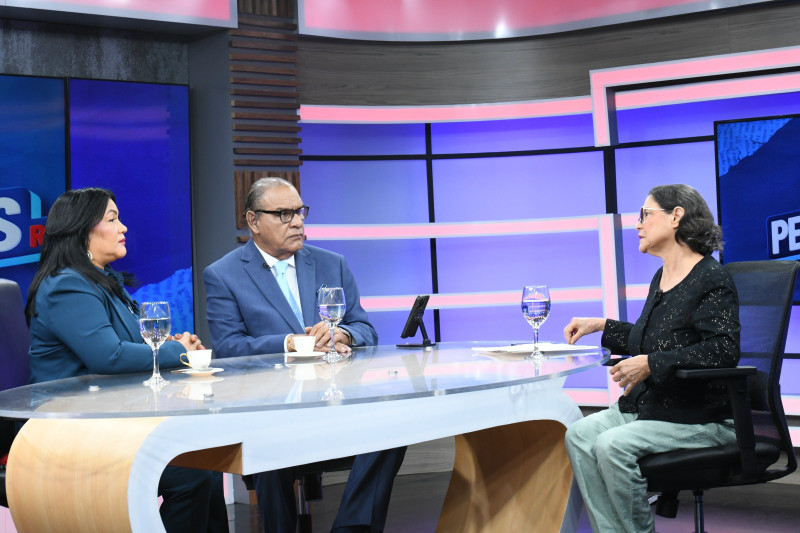 Rocío Rodríguez durante la entrevista con Wendy Santana y Miguel Franjul.