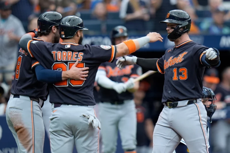 Dillon Dingler, de los Tigres, uego de batear un jonrón ante los Rays, el 3 de junio de 2026, en St. Petersburg, Florida.