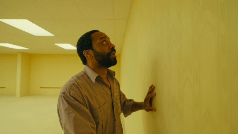 Chiwetel Ejiofor en una escena de "Backrooms".