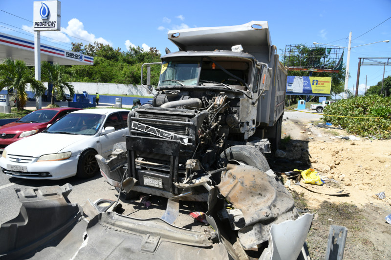 El 15.1 % de los fallecidos fueron causados por accidentes con camiones de carga, un 1.6 % por minibuses, un 1.2 % por autobuses y un 0.7 % por microbuses.