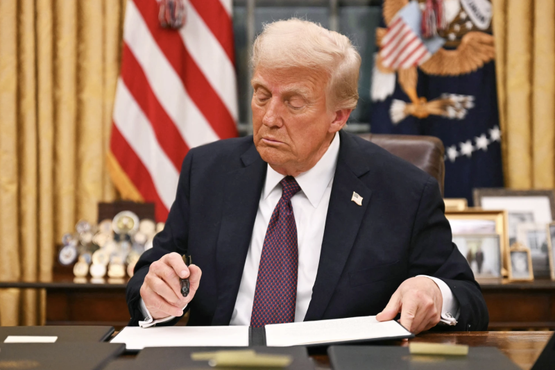 El presidente Donald Trump ha endurecido su política contra los inmigrantes.