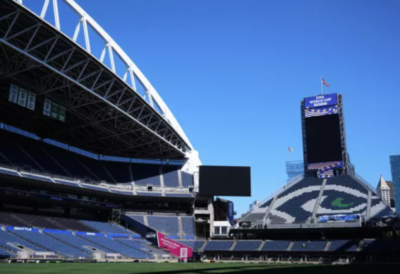 El estadio de Seattle, más conocido como Lumen Field, aparece fotografiado con su nueva señalización mientras continúan los preparativos para los partidos de la Copa Mundial de la FIFA 2026, el miércoles 27 de mayo de 2026, en Seattle.