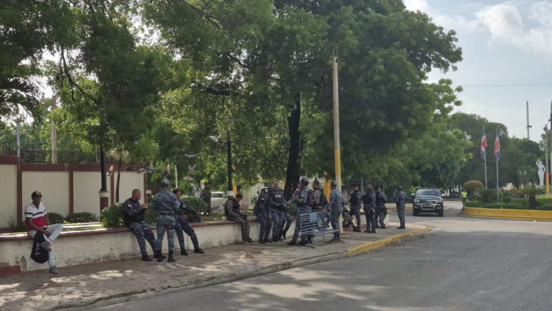 Despliegue de policías en Barahona por movilización de la Coalición Enriquillo.