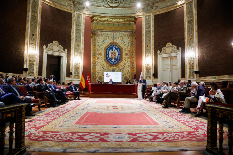 Leonel Fernández durante su exposición en el Paraninfo de la Universidad Complutense de Madrid.