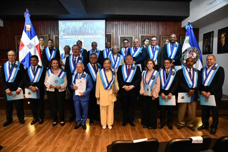 Instituto Duartiano juramenta nuevos miembros de honor.