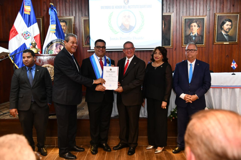Instituto Duartiano juramenta nuevos miembros de honor.
