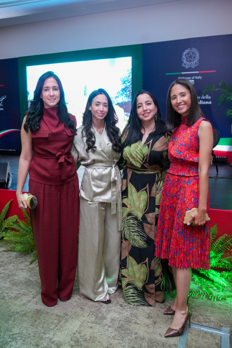 Teresina Grimaldi, Rita Victoria, Carolina y Estefaniìa Grimaldi