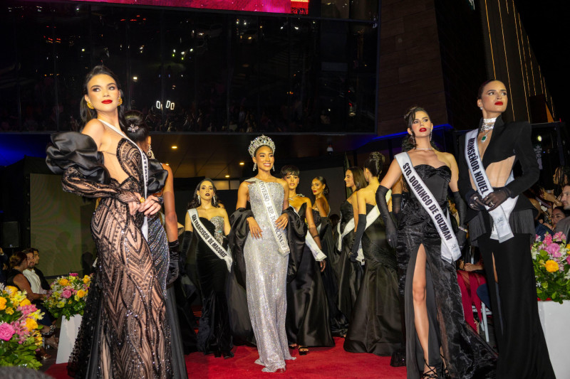 Candidatas a la corona de Miss Universo República Dominicana 2026 junto Jennifer Ventura, ganadora del certamen nacional del año pasado.