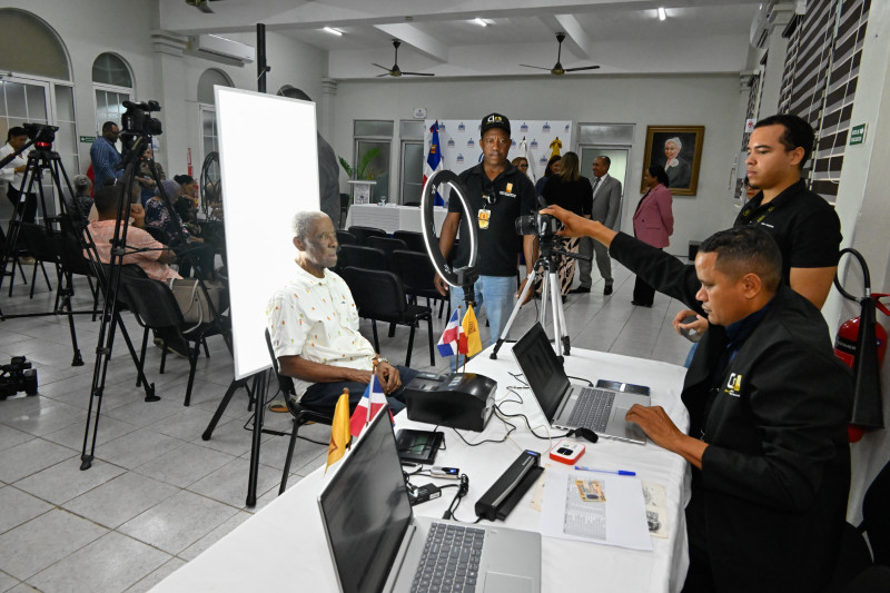 Inicia proceso de cedulación para adultos mayores