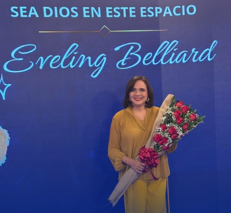La presentadora de noticias Eveling Belliard se despidió este viernes 12 de junio 2026 de "Telenoticias", de Telesistema.