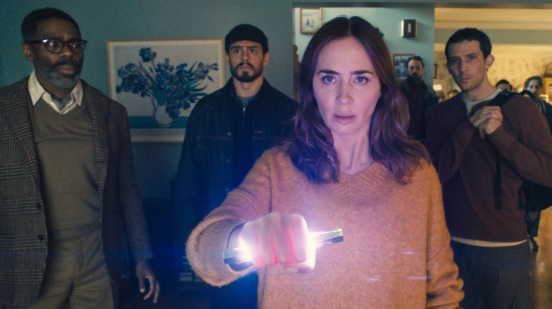 Colman Domingo, Tommy Martinez, Emily Blunt y Josh O`Connor, de izquierda a derecha, en una escena de "Disclosure Day".