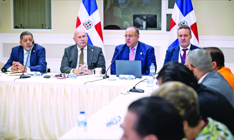El ministro de Hacienda y Economía aseguró a los legisladores que el proyecto no contempla tocar el ITBIS ni afectar a las mipymes.