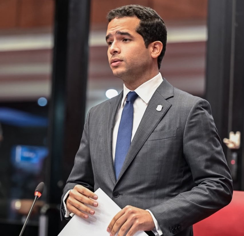 Omar Fernández, senador del Distrito Nacional.