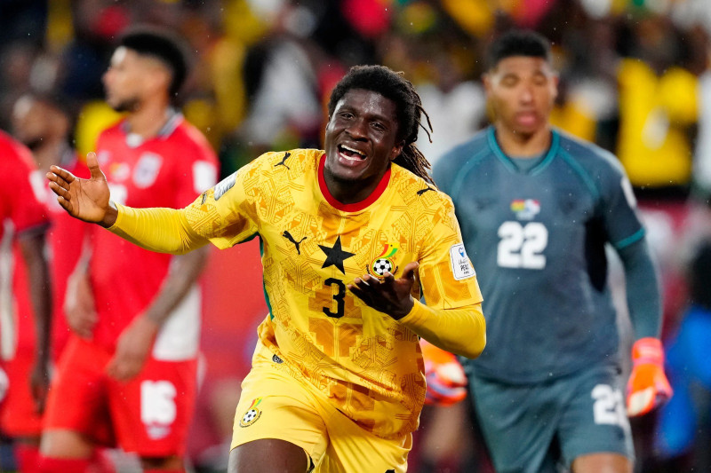 Caleb Yirenkyi festeja tras marcar el gol de la victoria.