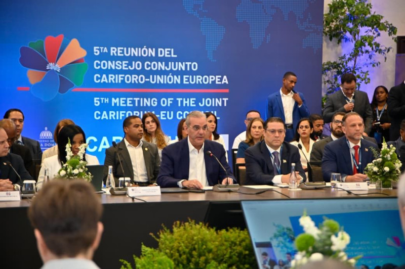 Luis Abinader durante encuentro con miembros de la Comunidad del Caribe (Caricom) y los Estados de la Unión Europea (UE).
