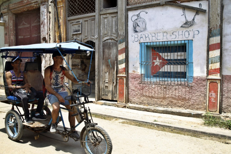 El primer ministro cubano, Manuel Marrero Cruz, presentó el jueves pasado ante el Parlamento un amplio programa de reformas de mercado sin precedentes en Cuba, país sumido en una profunda crisis económica y energética bajo la presión de Washington.