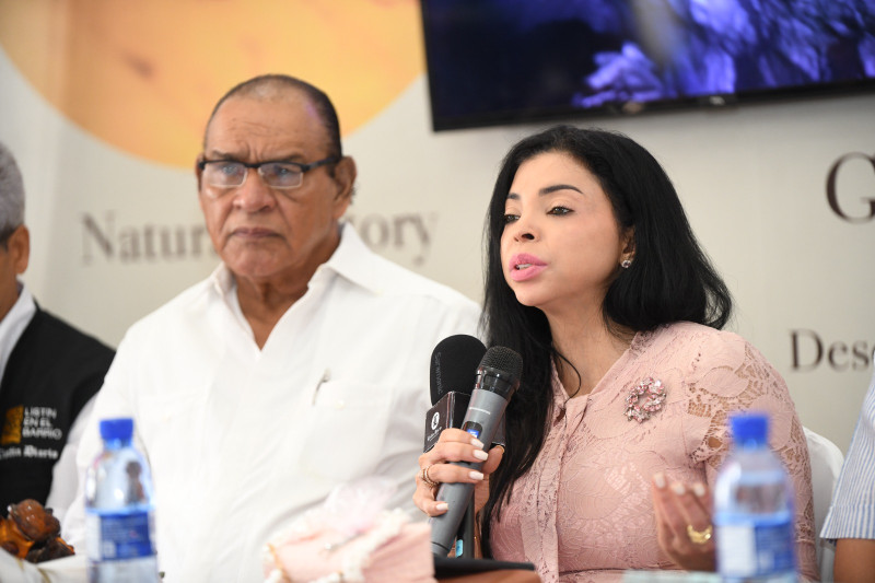 Yeni Berenice Reynoso, procuradora General de la República, expone sobre los conflictos sociales, durante el "Diálogo por la Convivencia Barrial".