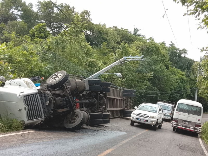 Edenorte indicó que gran parte de los accidentes son por manejo temerario, exceso de velocidad y efectos de bebidas alcohólicas.