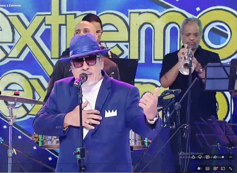 El salsero dominicano José Bello durante una presentación en el programa televisivo “De Extremo a Extremo”, de Digital 15.