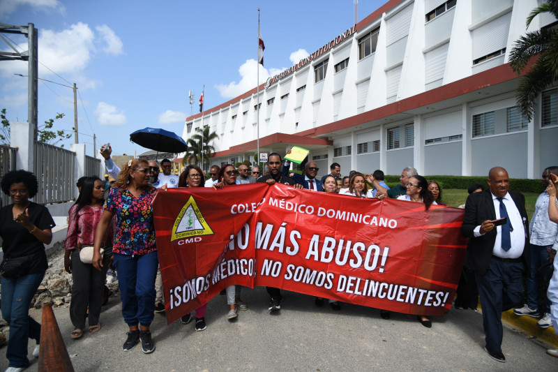 Una protesta del CMD contra alegadas amenazas del nuevo Código Penal al ejercicio de la medicina.