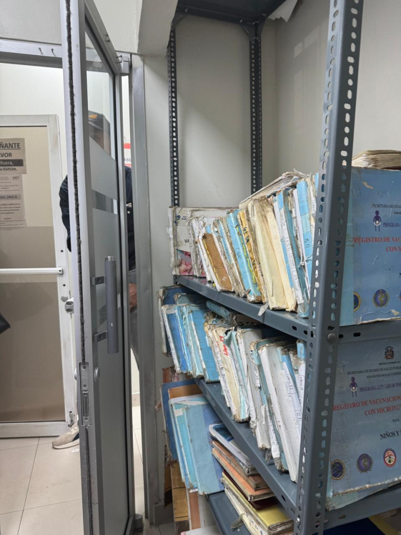 Archivo de los libros que contienen los registros de vacunados en el Centro Sanitario de Santo Domingo.