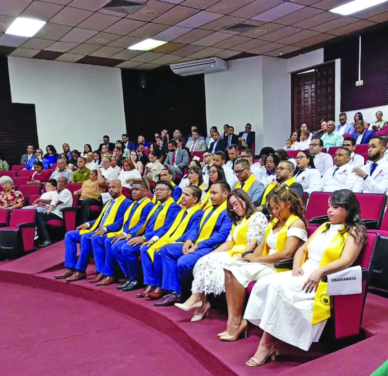 El Instituto de Cardiología graduó a doce especialistas.