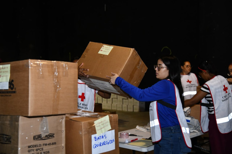 La Cruz Roja formó parte de la logística del centro de acopio
