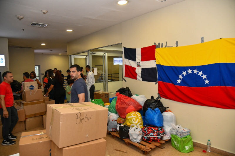 Uno de los centros de acopio de ayudas para los damnificados venezolanos.