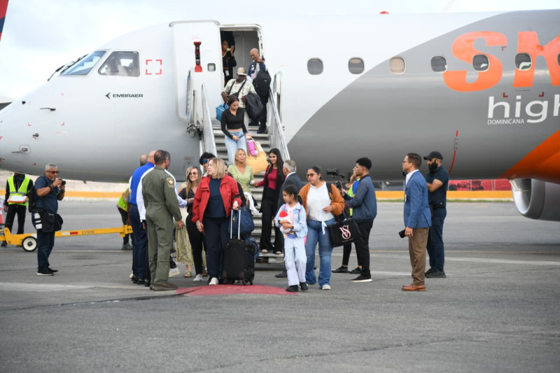 Vuelo humanitario desde Venezuela llega a RD.