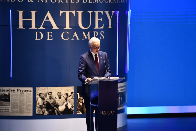 Luis Miguel de Camps, quien asumió la presidencia del PRSD tras su muerte, elogió la labor de Hatuey como padre y guía.