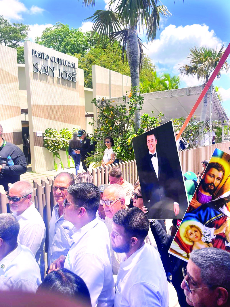Alex Bueno fue sepultado el martes 30 de junio 2026 en el el cementerio Jardines del Recuerdo, en el municipio de San José de las Matas.