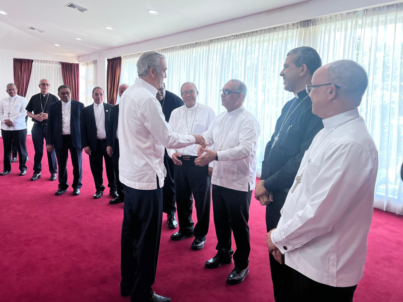 Abinader visita obispos dominicanos